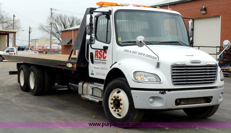 image for item 6041 2006 Freightliner M2 106 medium duty rollback truck