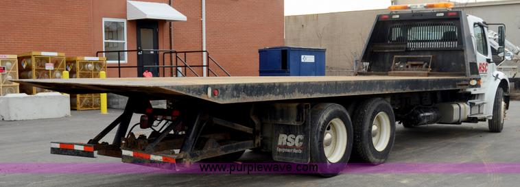 image for item 6041 2006 Freightliner M2 106 medium duty rollback truck