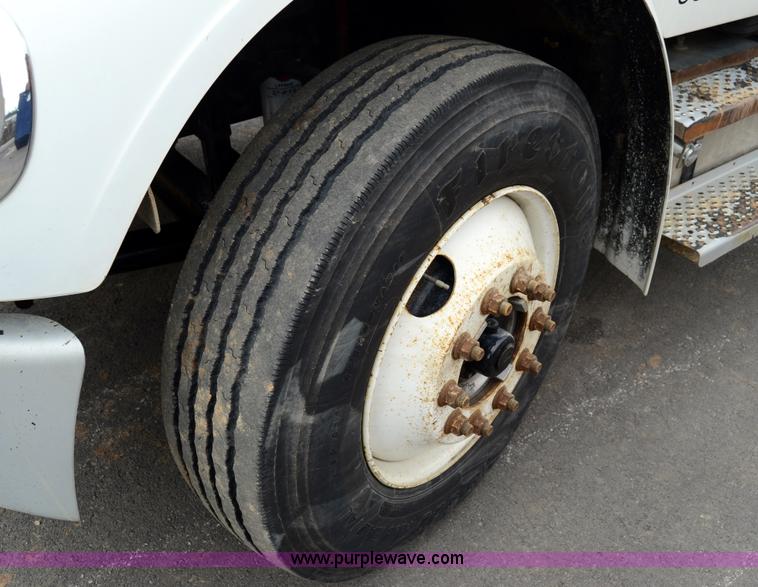 image for item 6041 2006 Freightliner M2 106 medium duty rollback truck