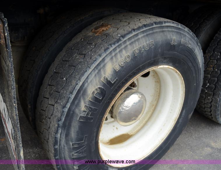 image for item 6041 2006 Freightliner M2 106 medium duty rollback truck