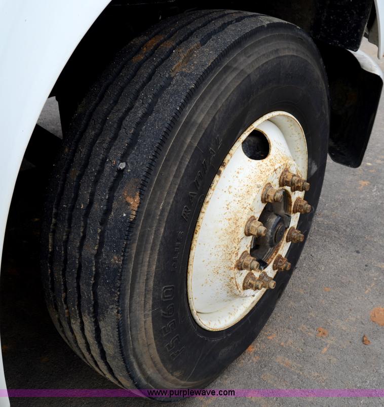 image for item 6041 2006 Freightliner M2 106 medium duty rollback truck