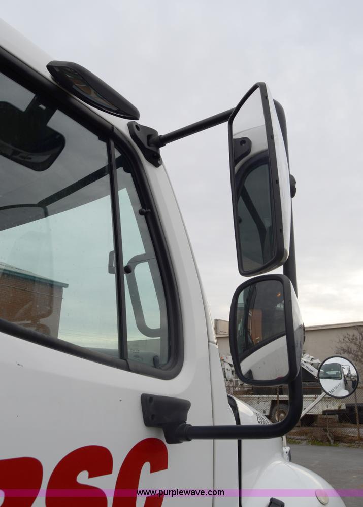 image for item 6041 2006 Freightliner M2 106 medium duty rollback truck