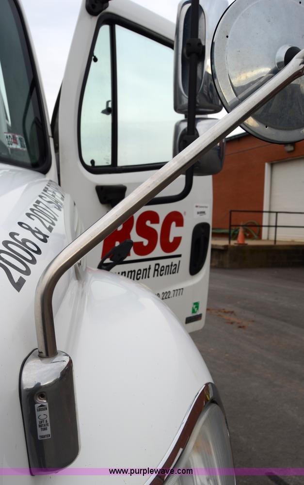 image for item 6041 2006 Freightliner M2 106 medium duty rollback truck