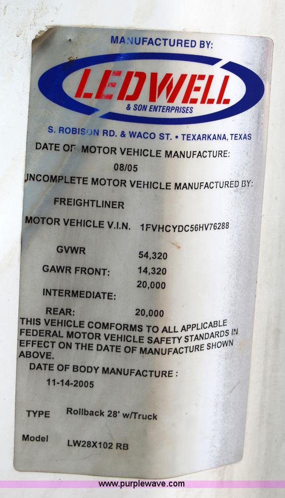 image for item 6041 2006 Freightliner M2 106 medium duty rollback truck