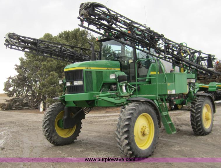 image for item 1600 1999 John Deere 4700 self-propelled sprayer