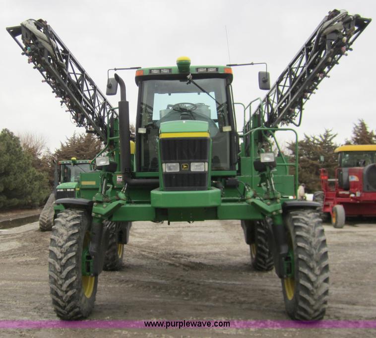 image for item 1600 1999 John Deere 4700 self-propelled sprayer