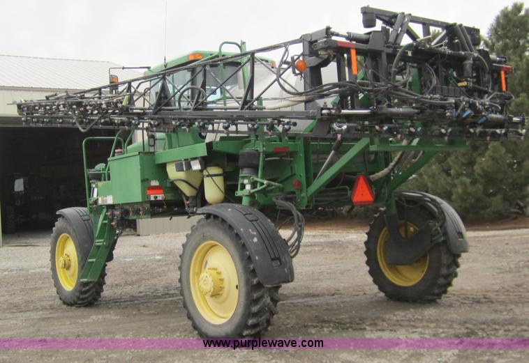 image for item 1600 1999 John Deere 4700 self-propelled sprayer