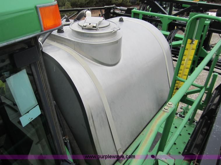 image for item 1600 1999 John Deere 4700 self-propelled sprayer