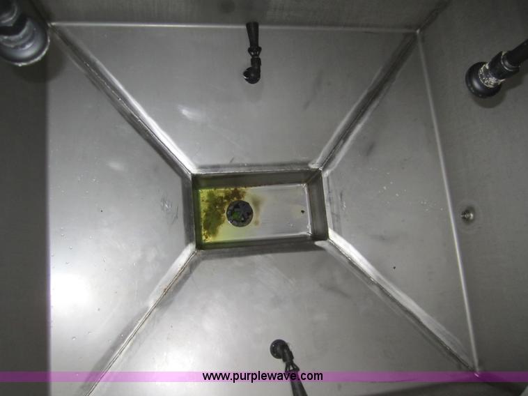 image for item 1600 1999 John Deere 4700 self-propelled sprayer