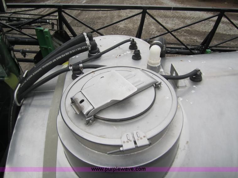 image for item 1600 1999 John Deere 4700 self-propelled sprayer