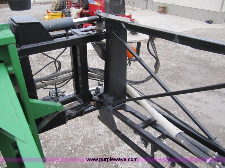 image for item 1600 1999 John Deere 4700 self-propelled sprayer