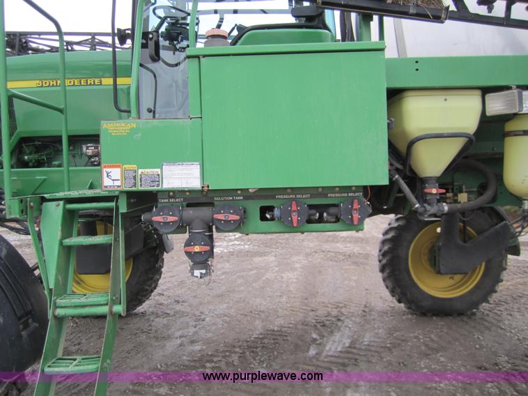 image for item 1600 1999 John Deere 4700 self-propelled sprayer