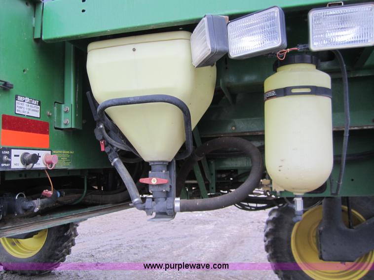 image for item 1600 1999 John Deere 4700 self-propelled sprayer