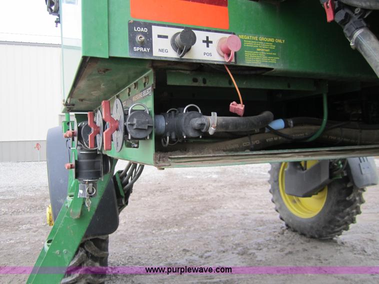 image for item 1600 1999 John Deere 4700 self-propelled sprayer