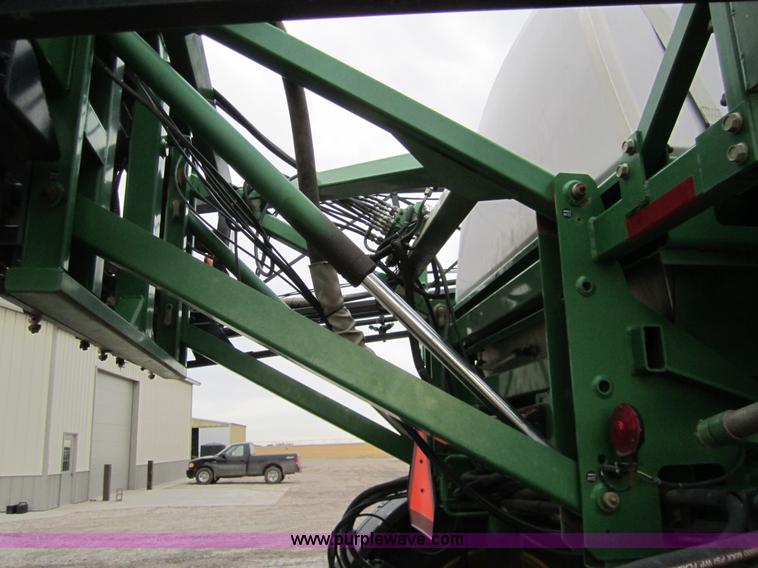 image for item 1600 1999 John Deere 4700 self-propelled sprayer