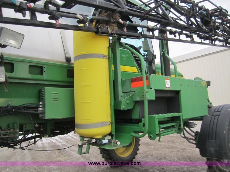 image for item 1600 1999 John Deere 4700 self-propelled sprayer