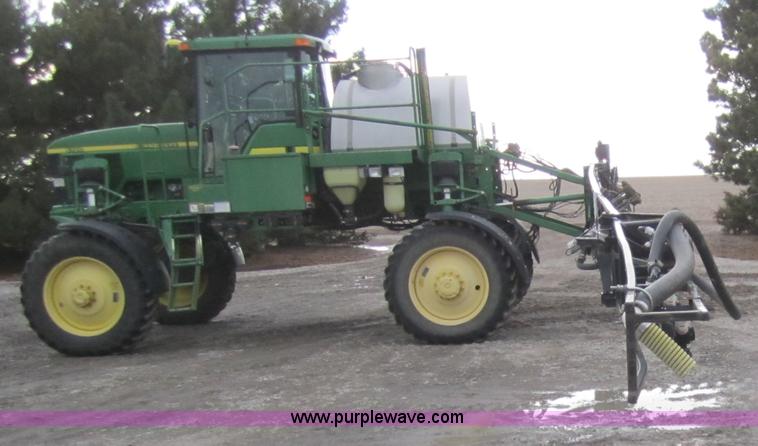 image for item 1600 1999 John Deere 4700 self-propelled sprayer