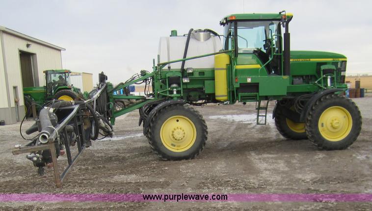 image for item 1600 1999 John Deere 4700 self-propelled sprayer