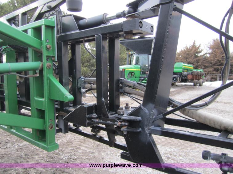 image for item 1600 1999 John Deere 4700 self-propelled sprayer