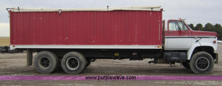 image for item 1601 1981 GMC grain truck