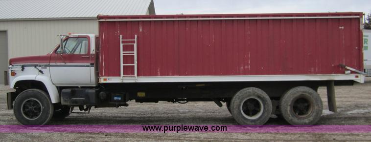 image for item 1601 1981 GMC grain truck