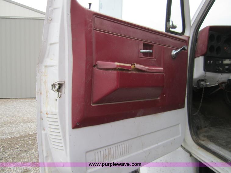 image for item 1601 1981 GMC grain truck