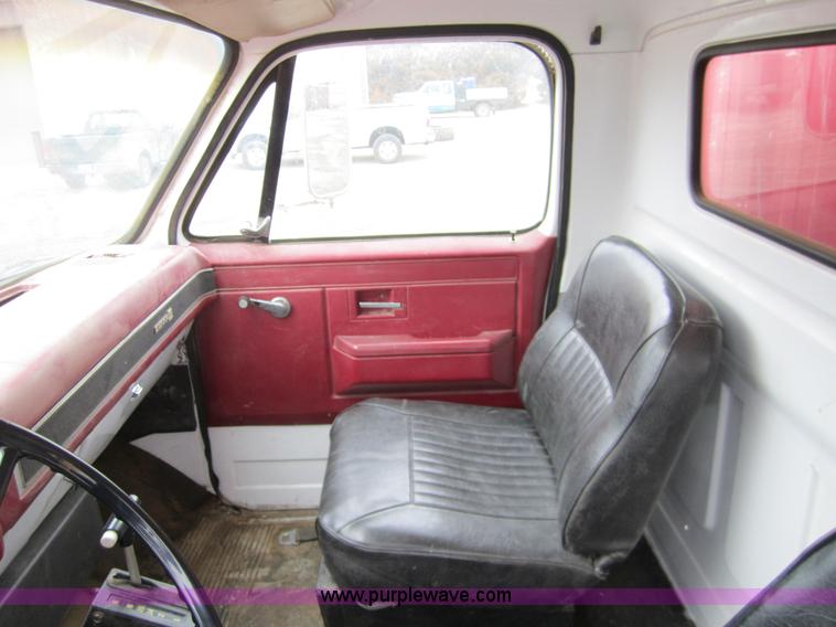 image for item 1601 1981 GMC grain truck