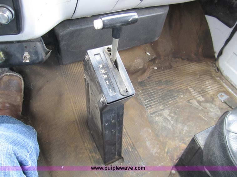 image for item 1601 1981 GMC grain truck