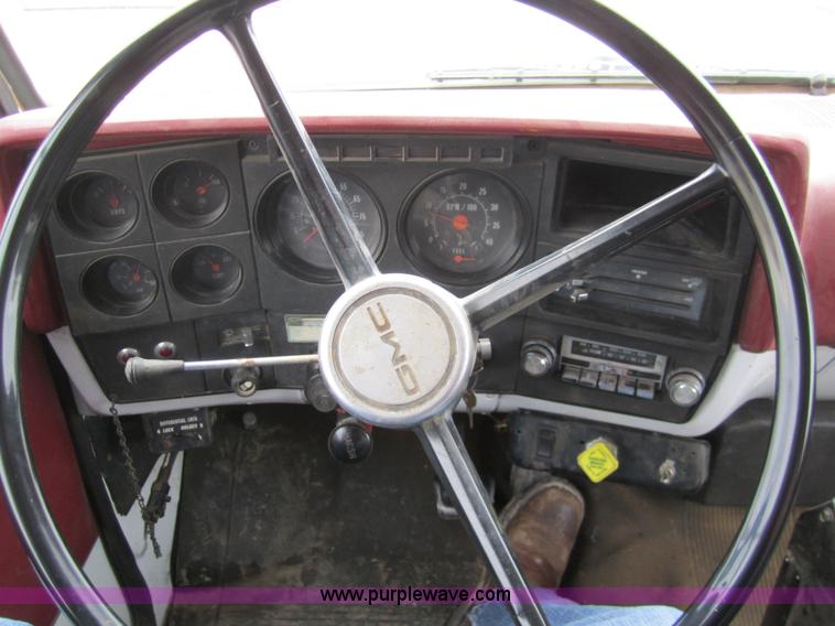 image for item 1601 1981 GMC grain truck