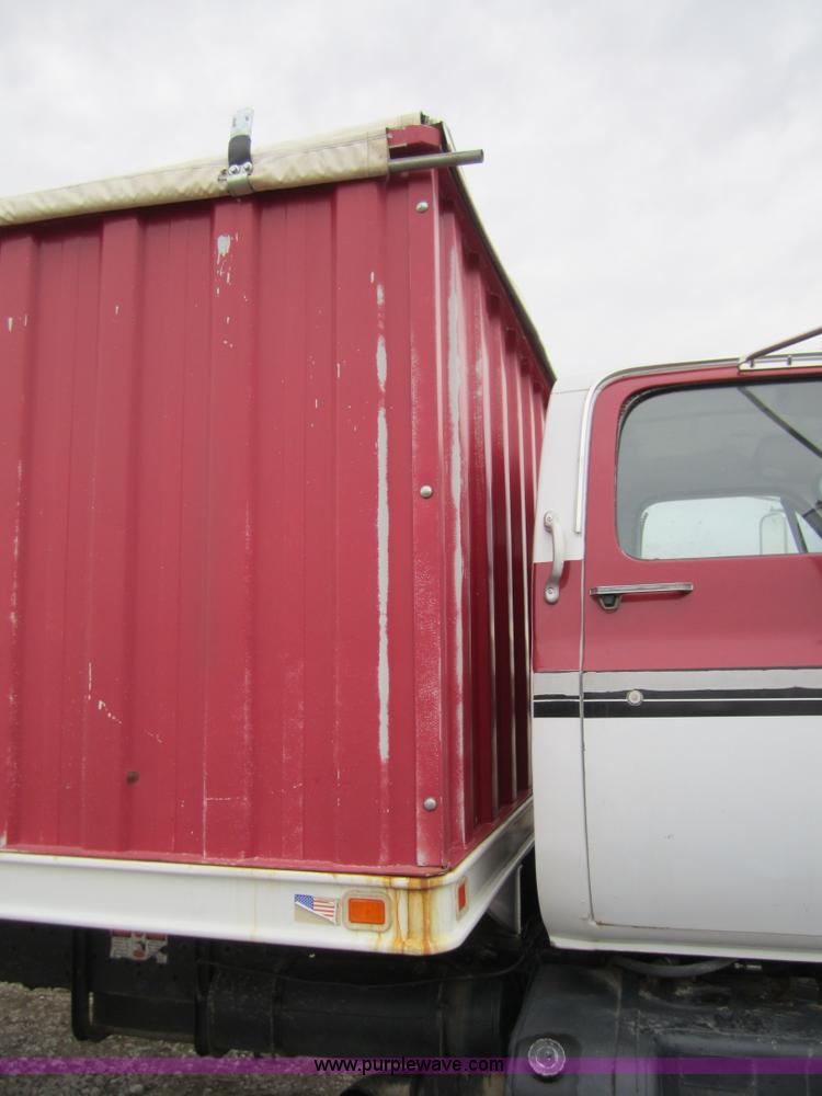 image for item 1601 1981 GMC grain truck