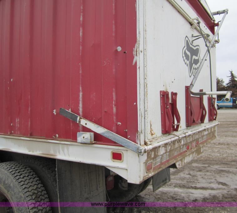 image for item 1601 1981 GMC grain truck