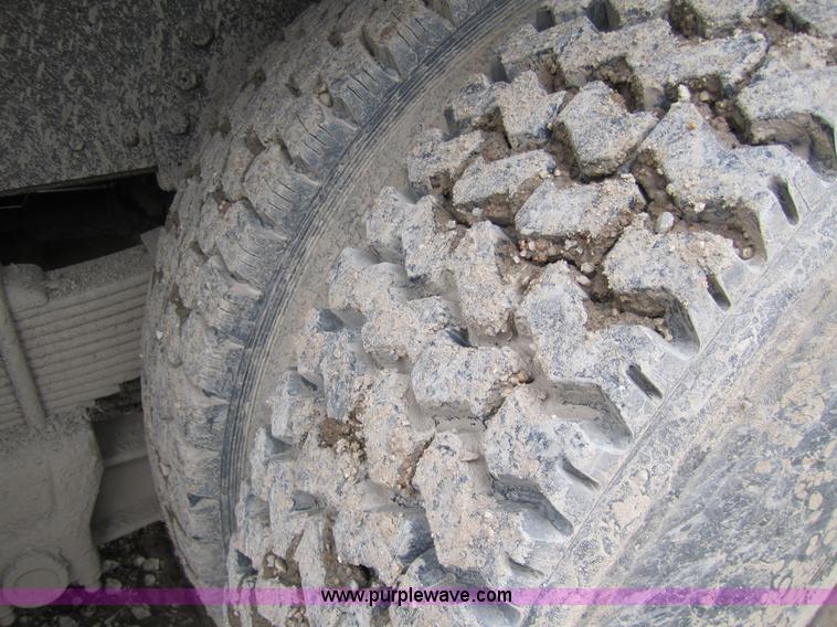 image for item 1601 1981 GMC grain truck