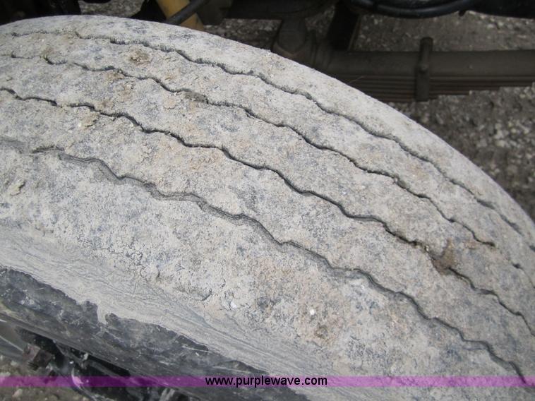 image for item 1601 1981 GMC grain truck