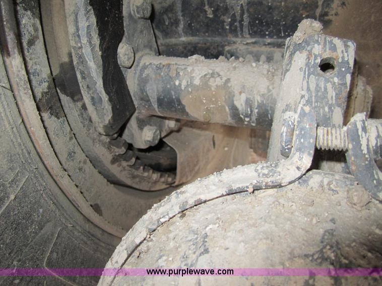 image for item 1601 1981 GMC grain truck