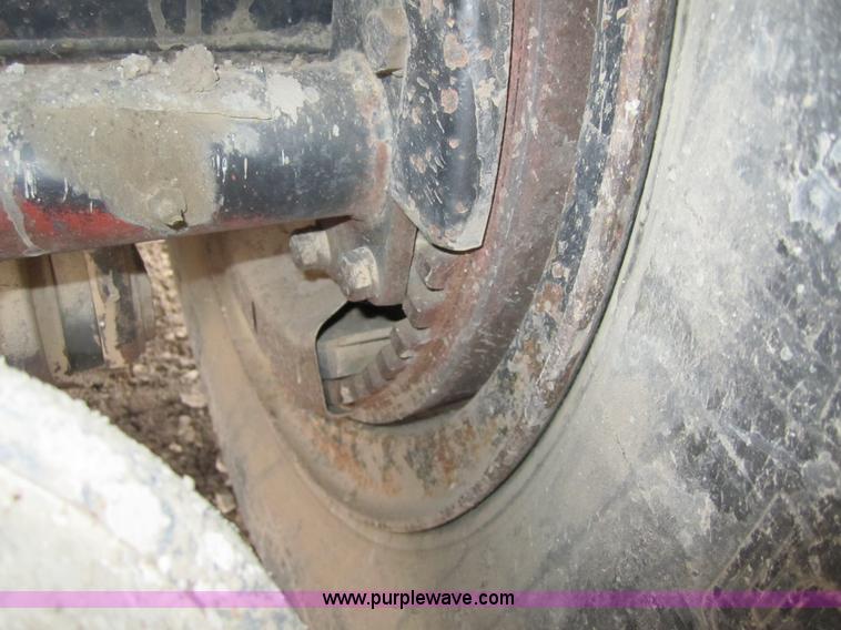 image for item 1601 1981 GMC grain truck