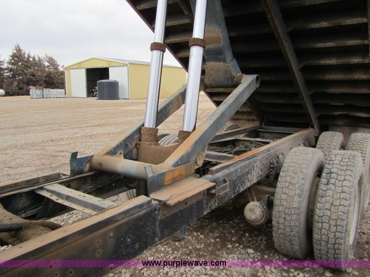 image for item 1601 1981 GMC grain truck