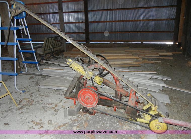 image for item 2143 New Holland 7' sickle mower