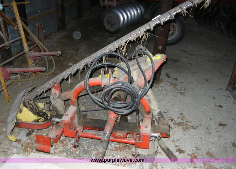 image for item 2143 New Holland 7' sickle mower