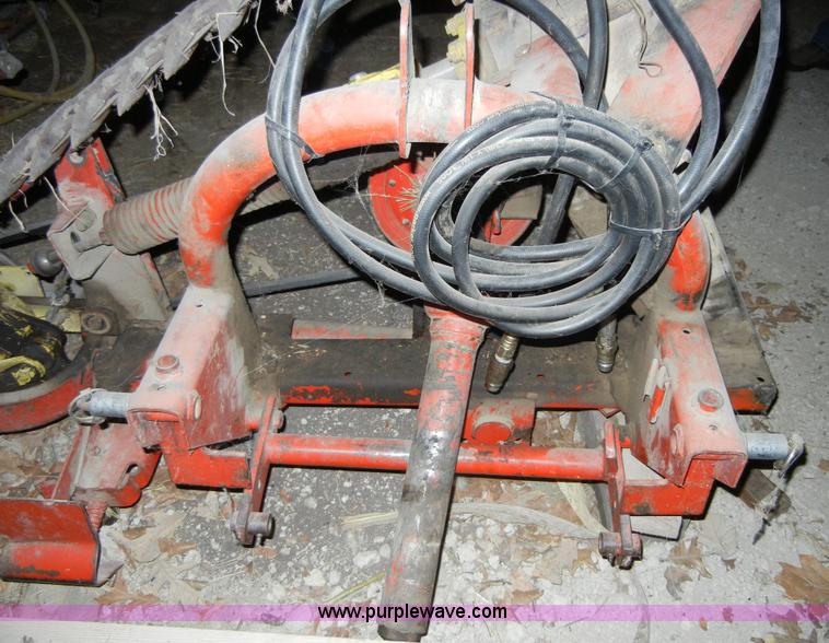 image for item 2143 New Holland 7' sickle mower