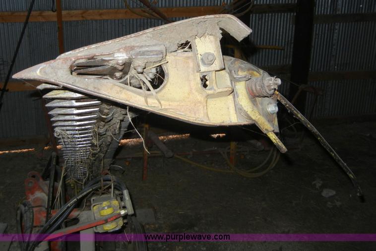 image for item 2143 New Holland 7' sickle mower