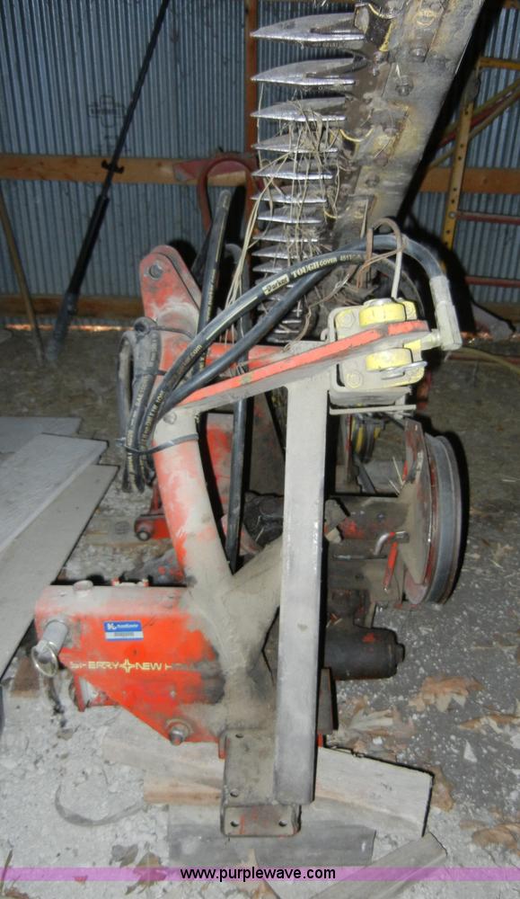 image for item 2143 New Holland 7' sickle mower