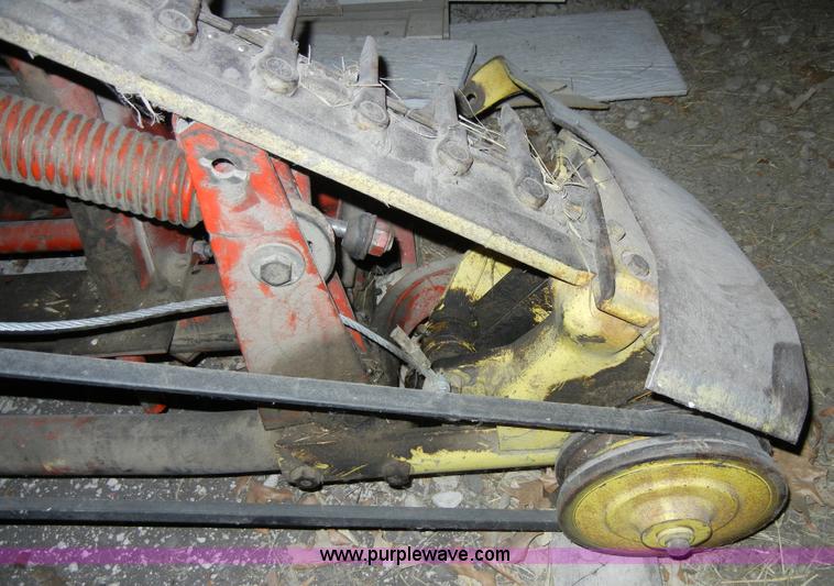 image for item 2143 New Holland 7' sickle mower