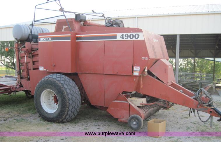 image for item 3020 Hesston 4900 4' x 4' square baler