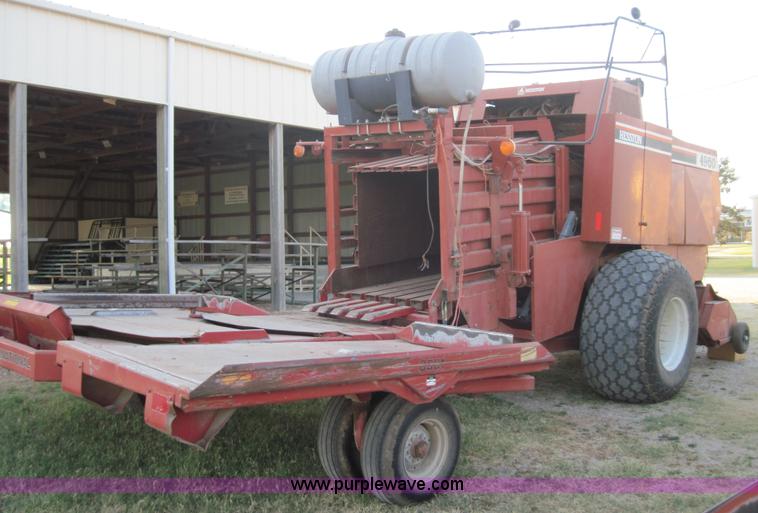 image for item 3020 Hesston 4900 4' x 4' square baler