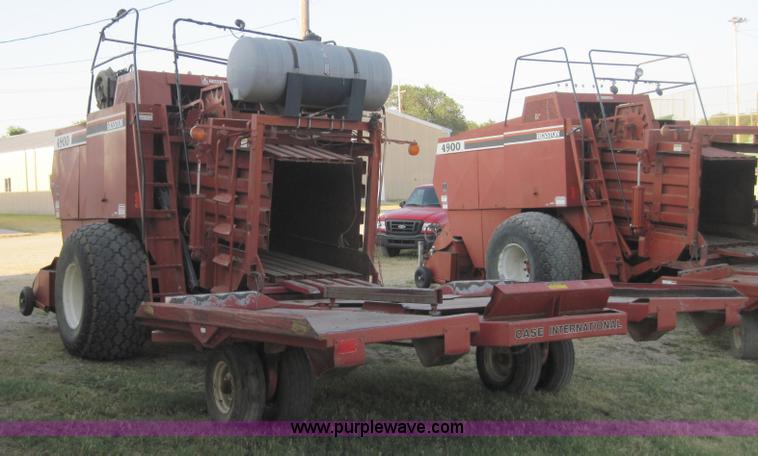 image for item 3020 Hesston 4900 4' x 4' square baler