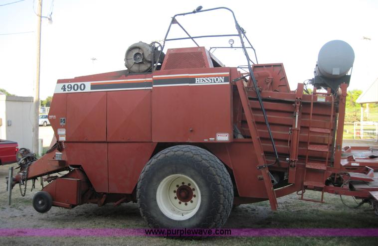 image for item 3020 Hesston 4900 4' x 4' square baler