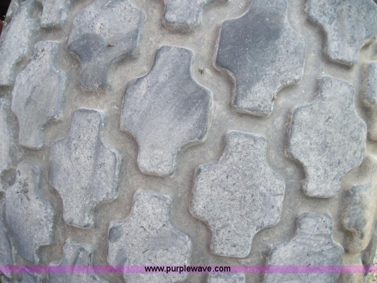 image for item 3020 Hesston 4900 4' x 4' square baler