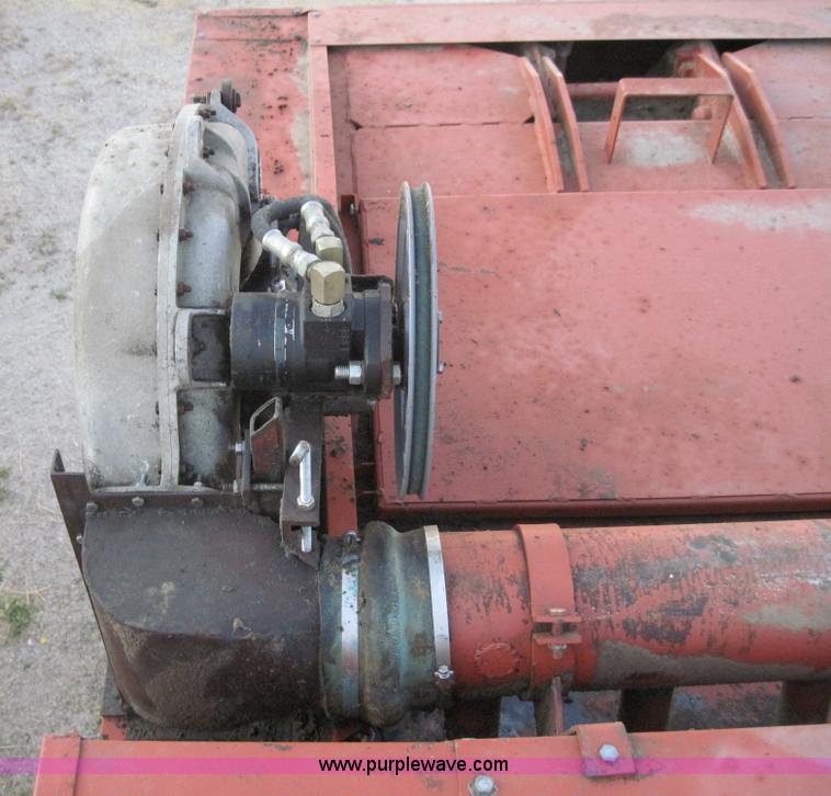 image for item 3020 Hesston 4900 4' x 4' square baler