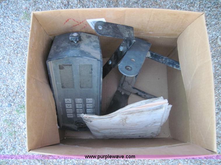 image for item 3020 Hesston 4900 4' x 4' square baler