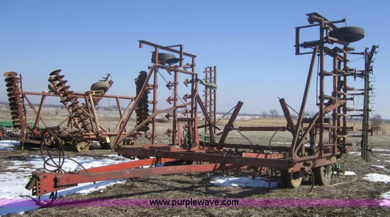 image for item 3128 International 32' cultivator
